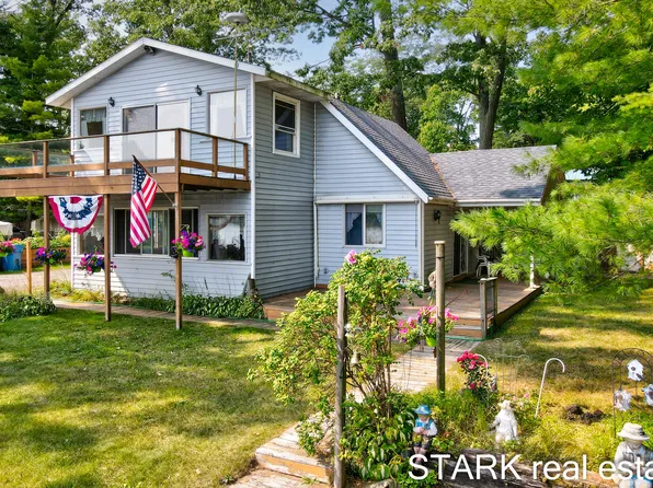 845 W Locust St, White Cloud, MI 49349