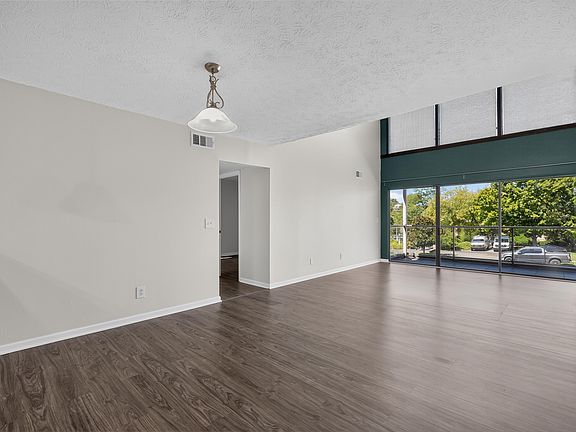 4th image of 105 Winding Way Unit C