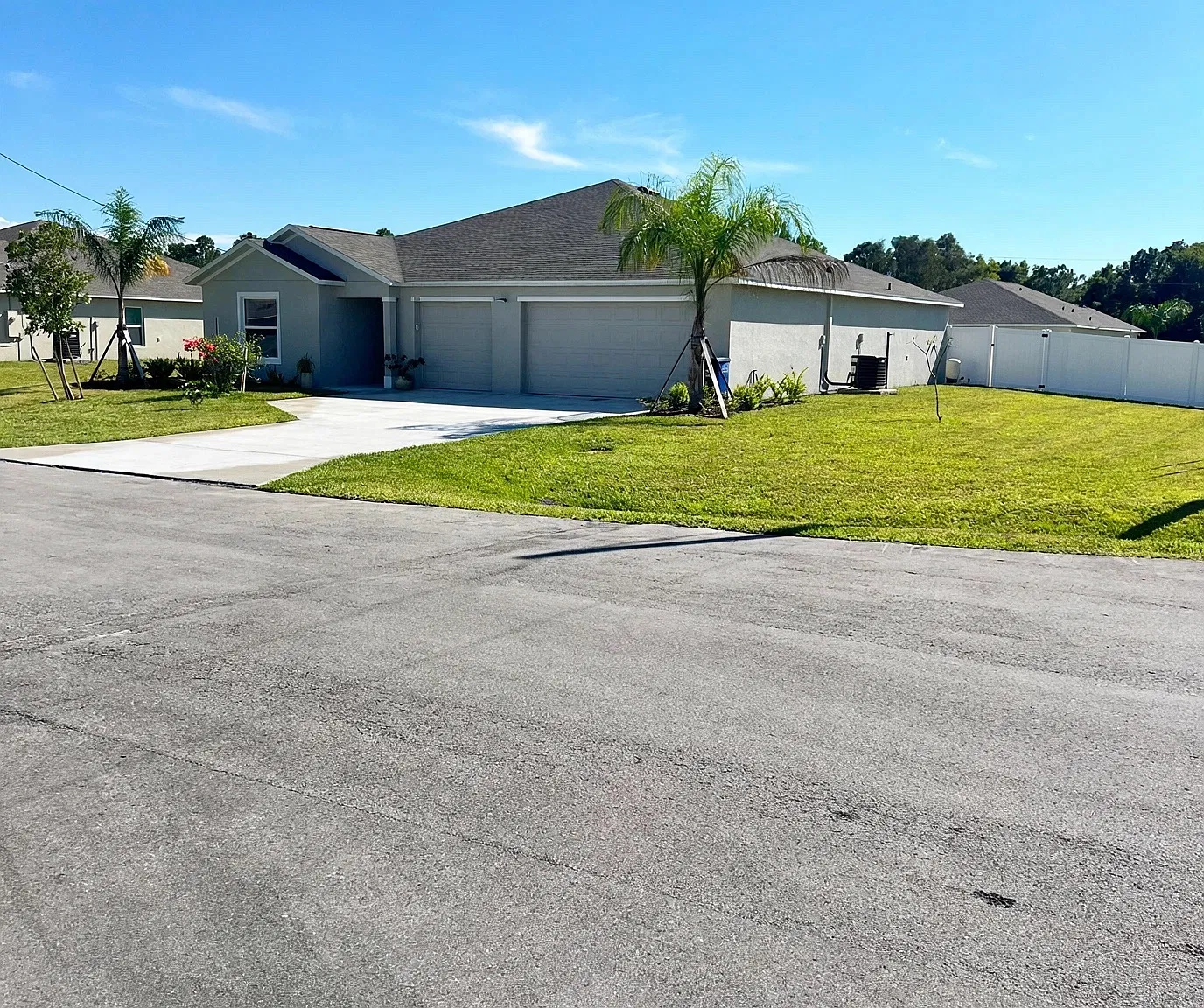 3 bed, 1843 sqft, $2,415 — Photo 2