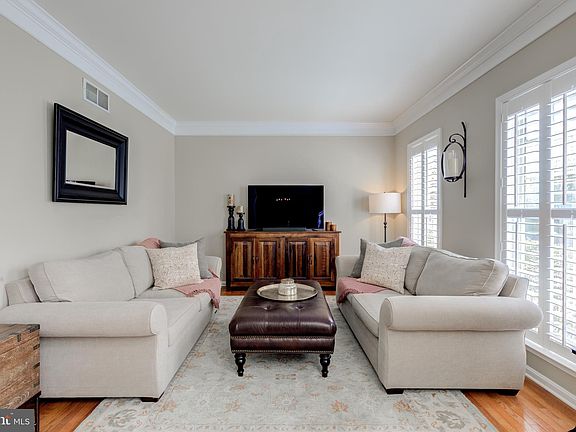 4th image of 224 Oliver Dr