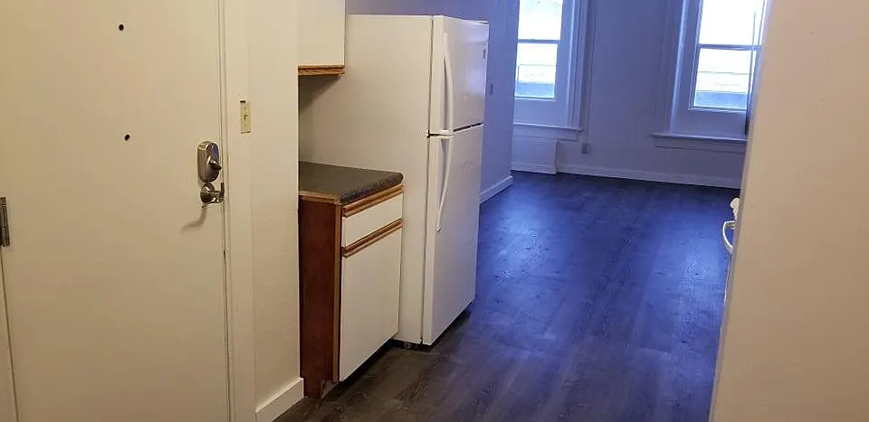 2 bed, 700 sqft, $950 — Photo 2