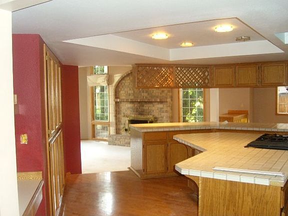Huge Kitchen with double oven