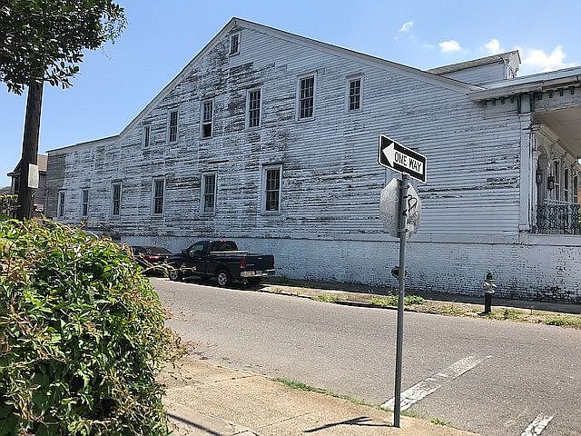 2nd image of 1347 Esplanade Ave