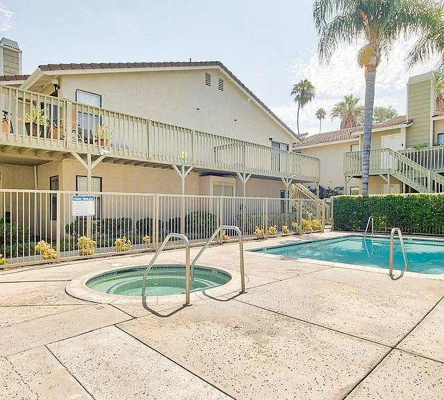 La Sierra Apartments — Photo 11