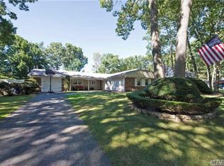 56 Bonnie Ln, Stony Brook, NY 11790