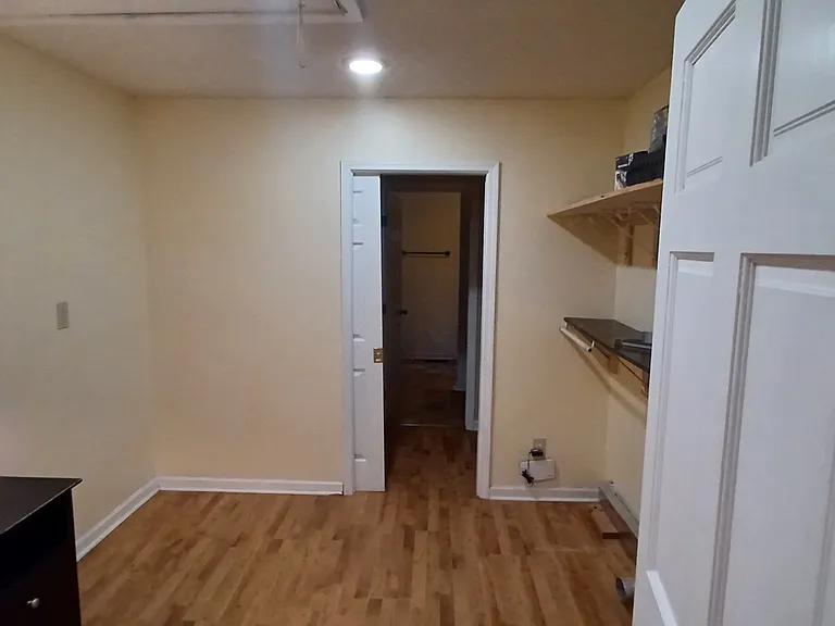 211 Sheffield Ct — Photo 7