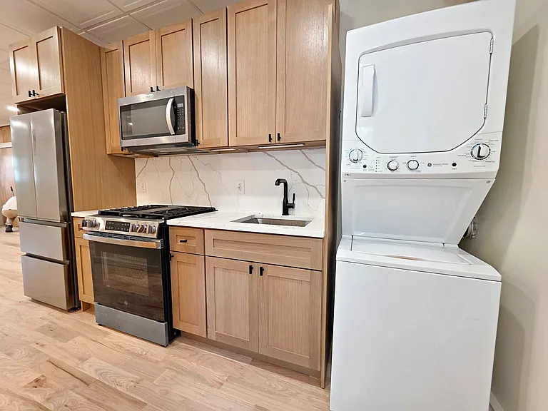 315 Leonard St #1A — Photo 9