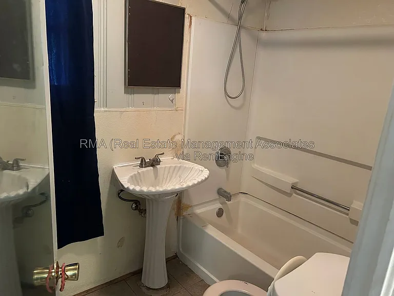 125 E Chappell St #B — Photo 4