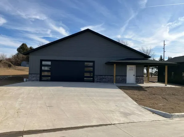 208 Robin Ln, Wall Lake, IA 51466