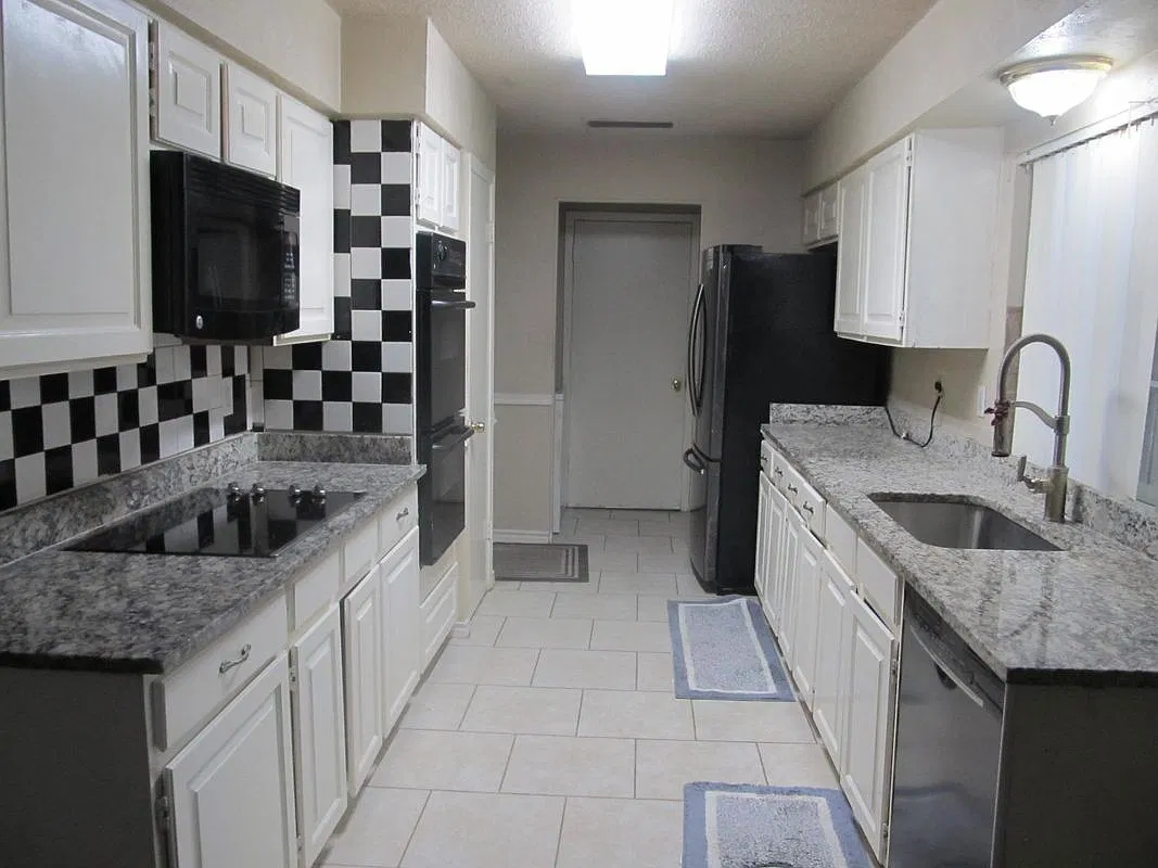 4 bed, 2.0 bath, 1976 sqft, $2,000 — Photo 4