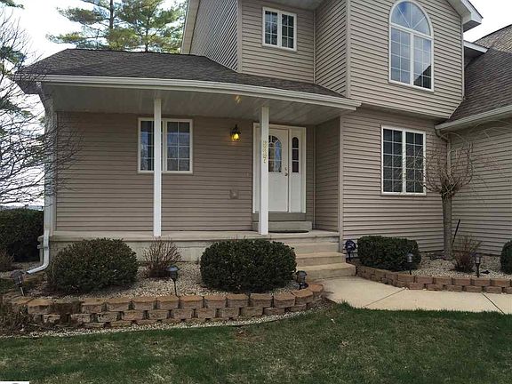 4th image of 527 E Lake Mitchell Dr
