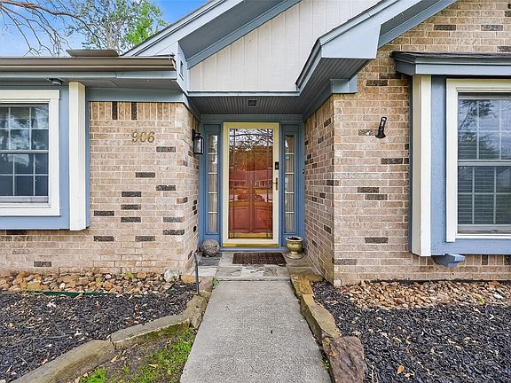 4th image of 906 Pear Tree Ln