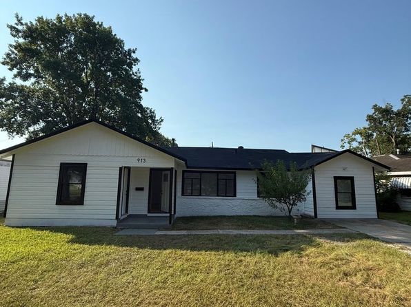 913 Sunset Dr