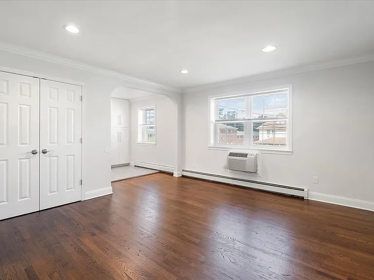 48 Roseland Avenue Apartments — Photo 19