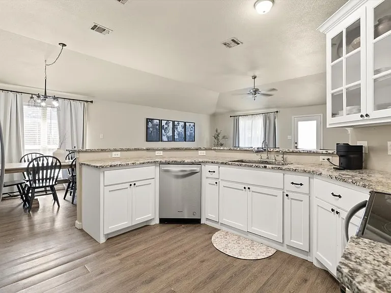 1410 Teal Way — Photo 4