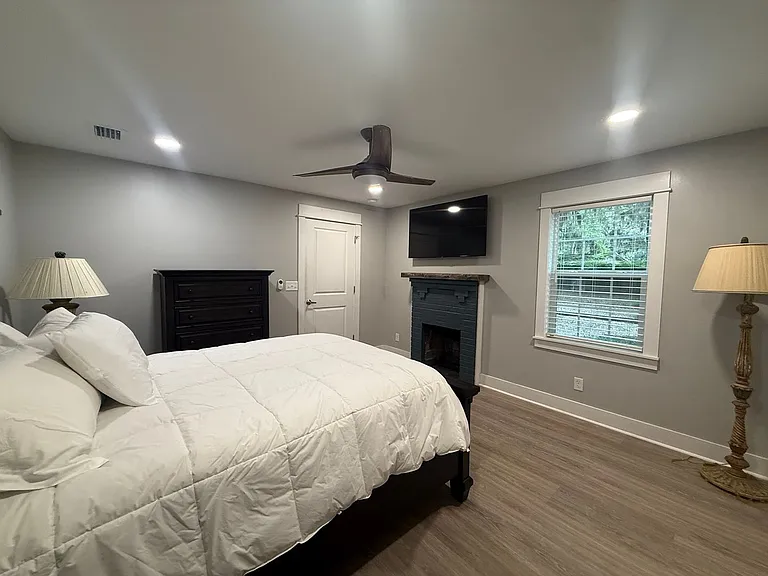 116 Burnett Rd — Photo 45