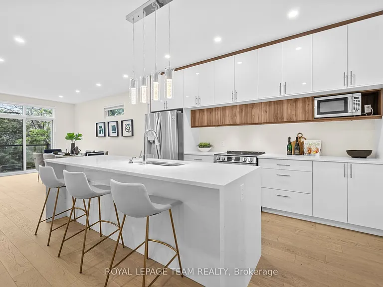 498 Wentworth Ave — Photo 3