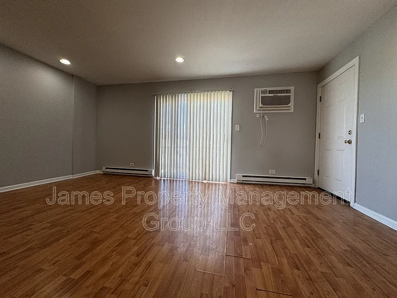 Building Photo - 2407 Randall Ln #3B
