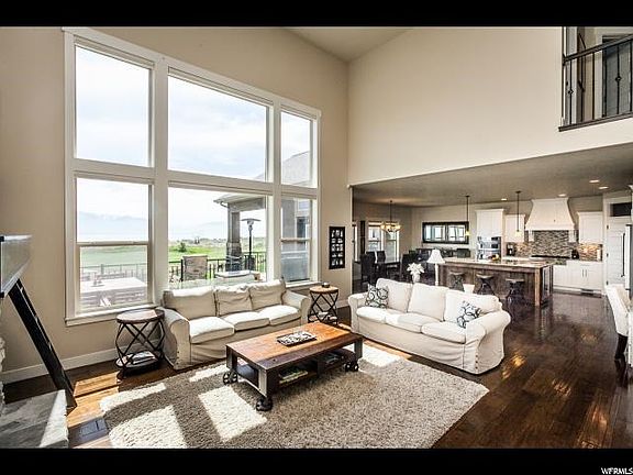 4th image of 2432 S Shorewood Dr
