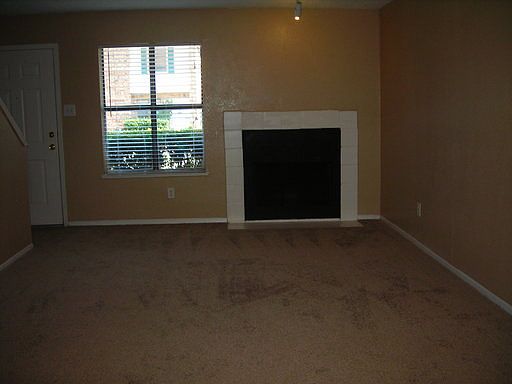5th image of 221 Shrum Ct