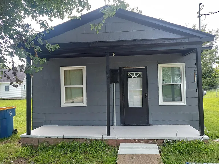 102 Byrd St — Photo 2