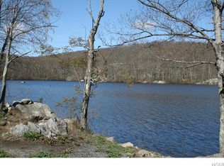 33 Aqueduct Rd, Garrison, NY 10524