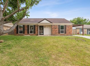 7112 Shadow Bend Dr, Fort Worth, TX 76137