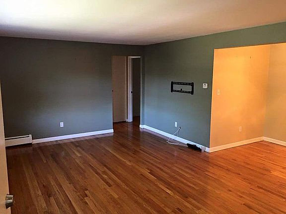 3rd image of 15 Colonial Dr APT D