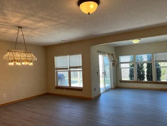 3 bed, 2.5 bath, 2736 sqft, $2,500 — Photo 3