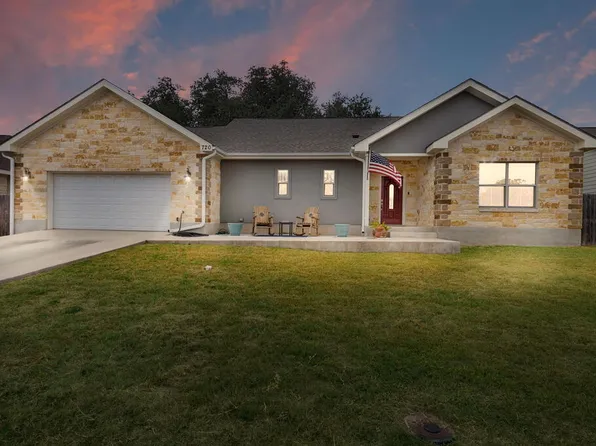 720 Northern Red Oak Ln, Fredericksburg, TX 78624