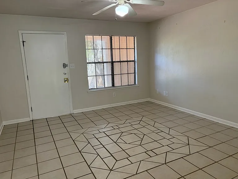 220 Atkinson Dr #D — Photo 5