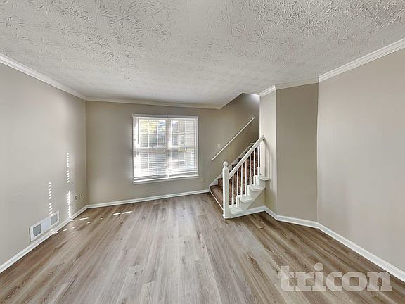 3rd image of 1029 Peace Dr NW