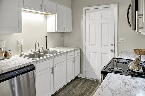 Madison Park Apartments & Townhomes Photo 1