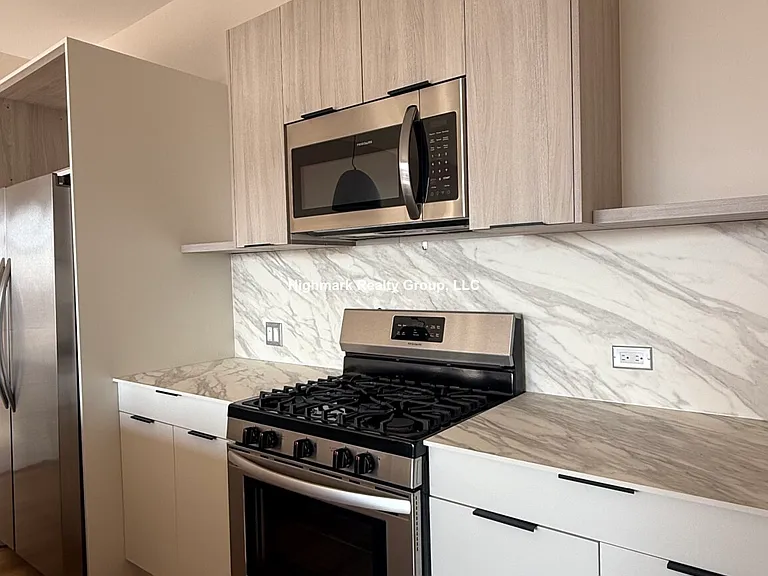 3207 N Narragansett Ave #306A — Photo 2