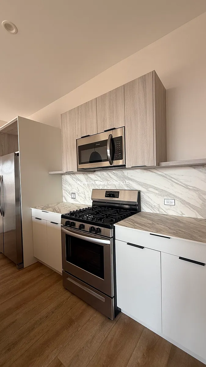Building Photo - 3207 N Narragansett Ave #306A