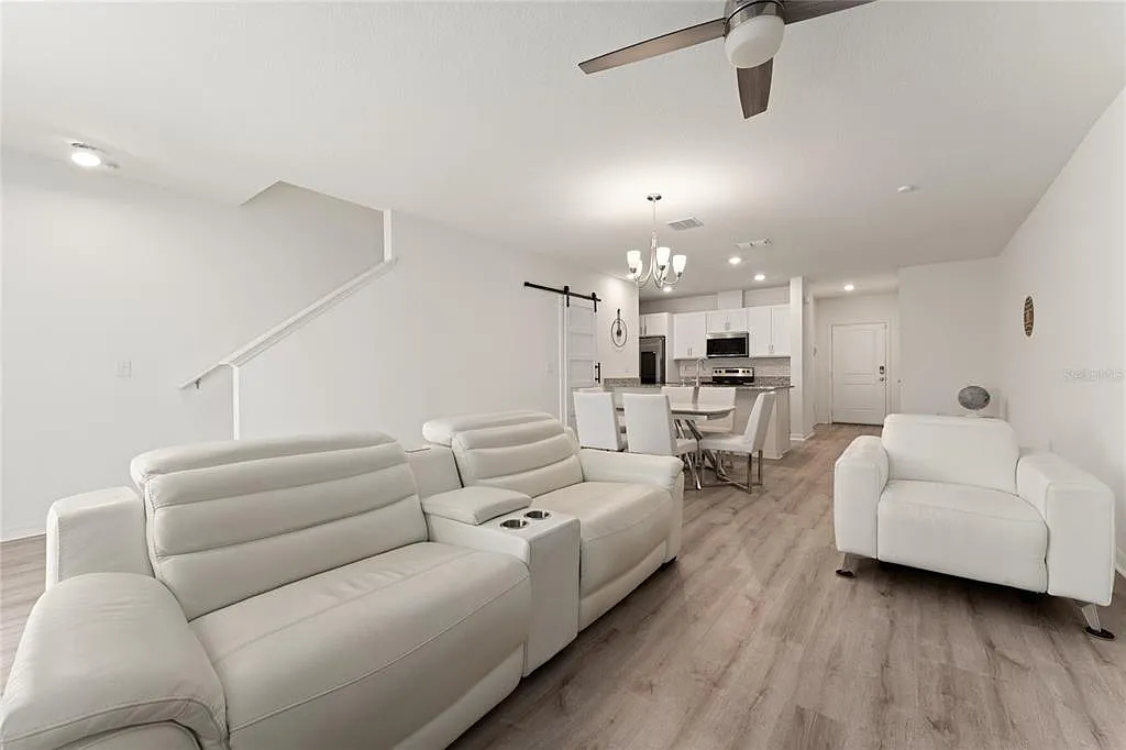3 bed, 2.5 bath, 1453 sqft, $2,150 — Photo 3