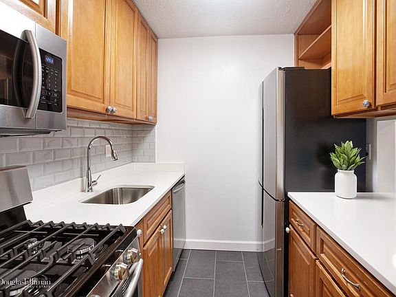 4th image of 1589 3rd Ave #7G