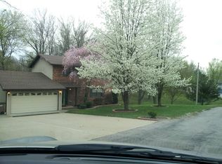7 Starlight Hills Dr, Belleville, IL