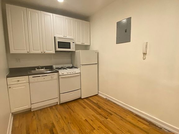 4th image of 413 E 70th St #6A