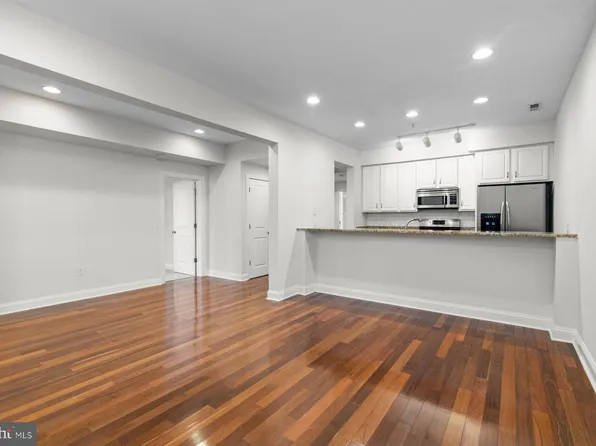 249 N 2nd St #2R, Philadelphia, PA 19106