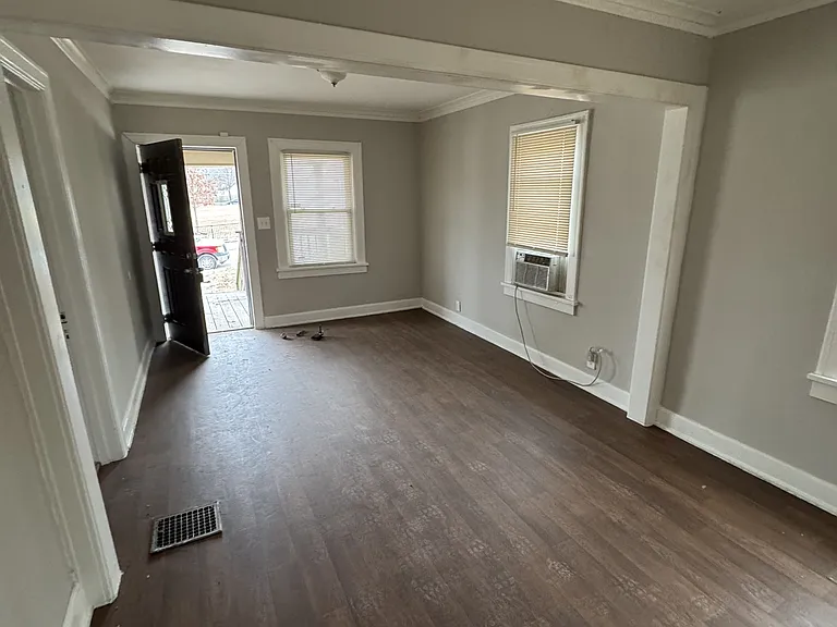 2422 E 70th Ter — Photo 12