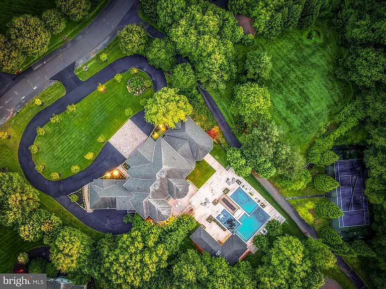 860 Nicholas Run Dr — Photo 3