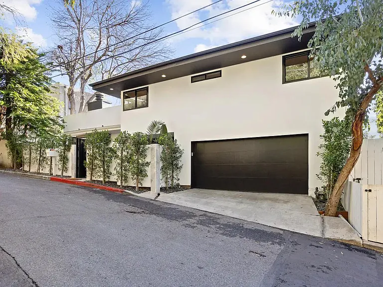 Immerse yourself in the glitz and glamour of LA's most iconic neighborhood.