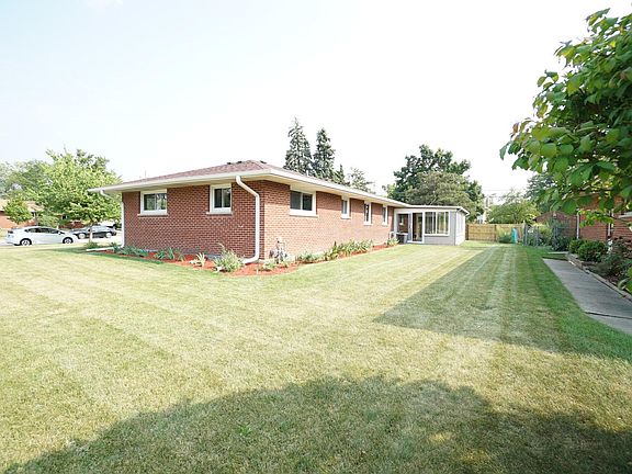 3rd image of 780 Marshall Dr