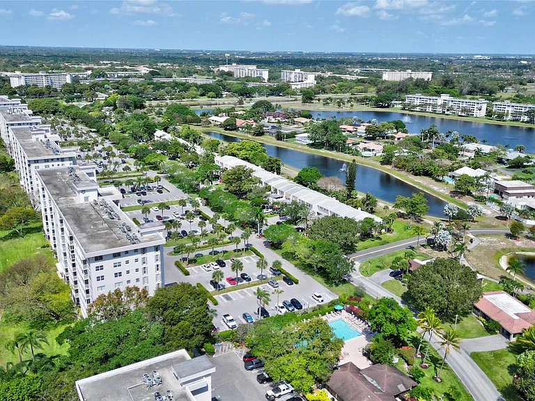 3050 N Palm Aire Dr #505 — Photo 43