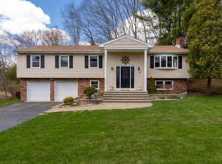 9 Carriage Hill Ln, Poughkeepsie, NY 12603