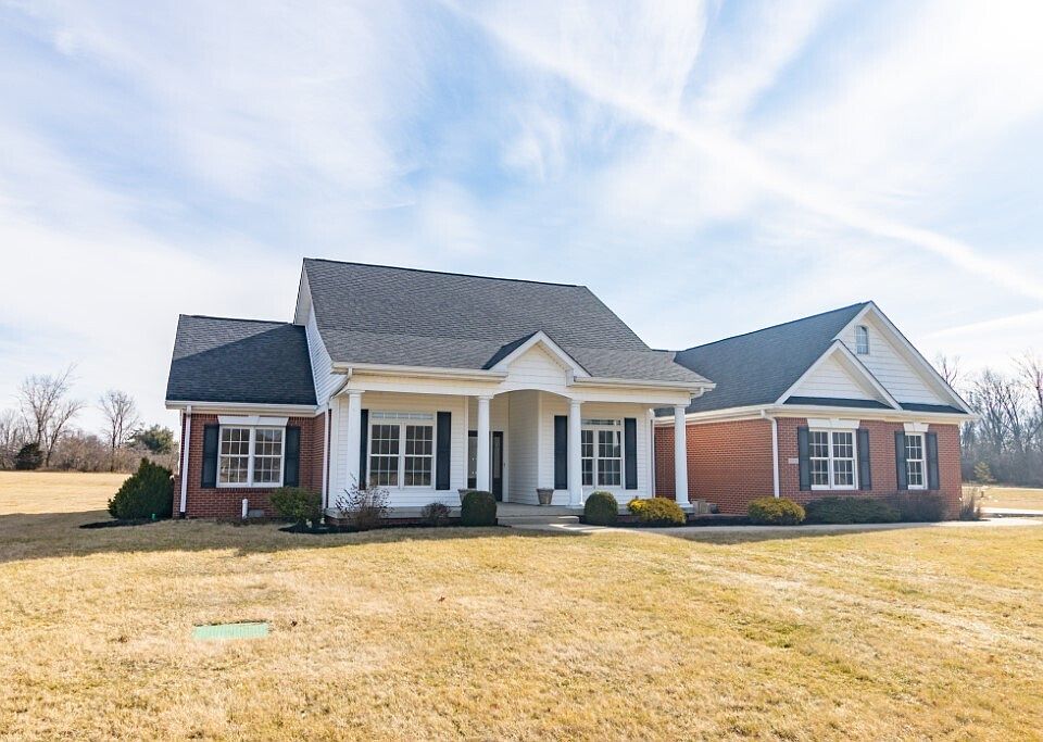 1st image of 2800 Woodland Dr
