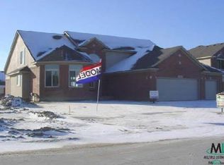 21718 Ambasador, Macomb, MI