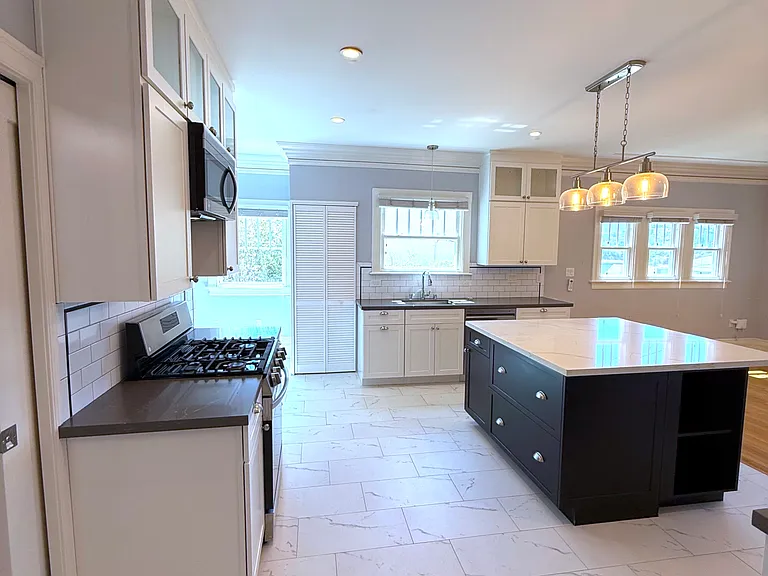 800 York St #800 — Photo 3
