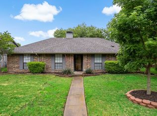 1634 Meadowglen Ln, Mesquite, TX 75150